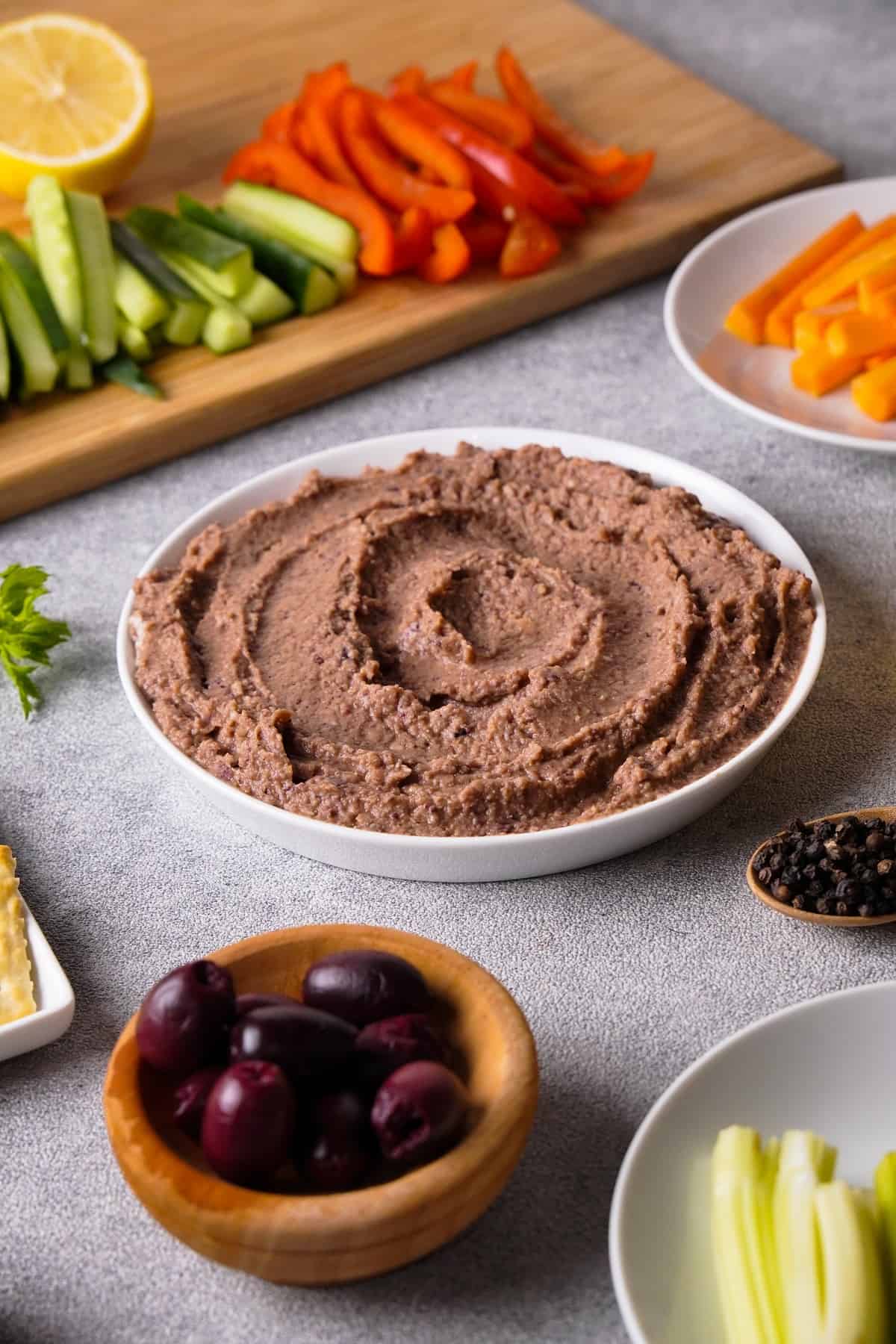 KALAMATA HUMMUS